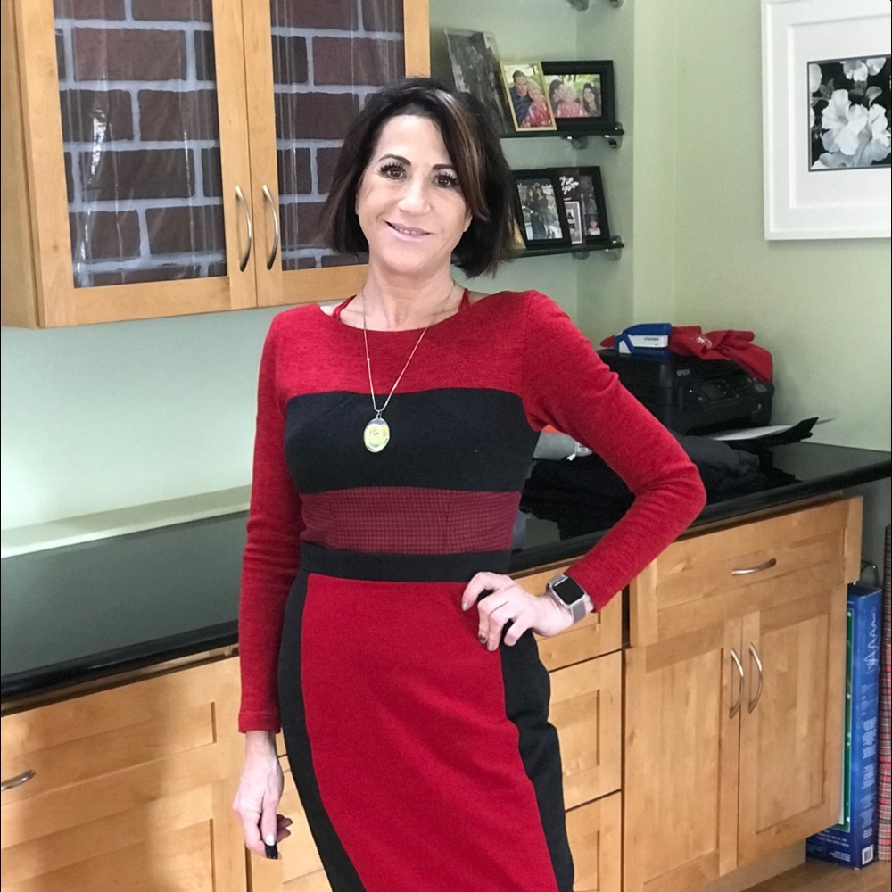 Very user-friendly dress w ling sleeve